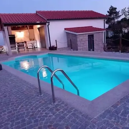 Semesterbostad Casa Da Comba -refugio Rural Com Piscina Exclusiva Alhais